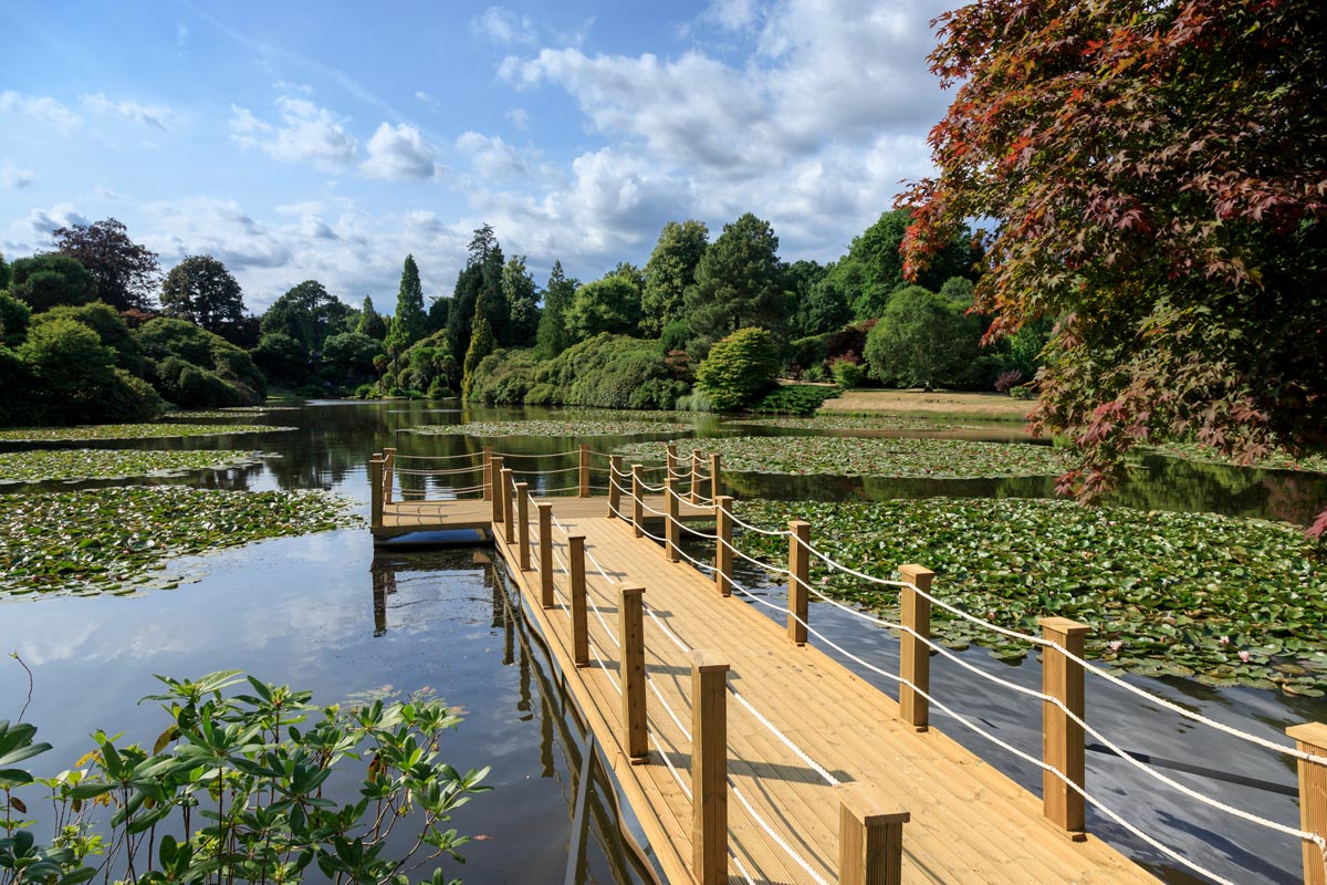 Walkway-Middle-Lake-at-Sheffield-Park-Credit-cNational-Trust-Images_John-Miller